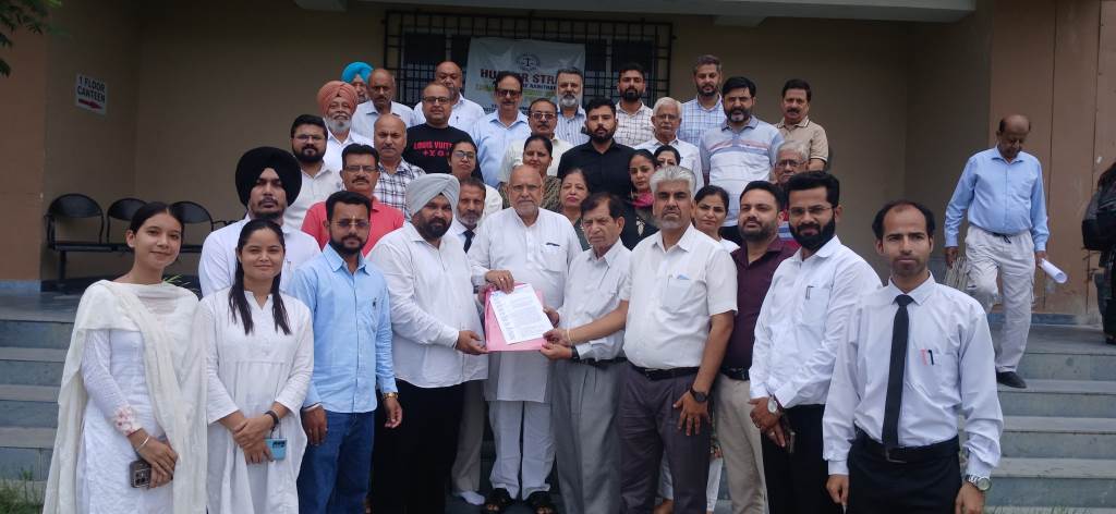 Shri AR Khanna visited the ongoing hunger strike regarding the Legal Aid Defense Counsel system today and received a memorandum of demands on behalf of the legal community